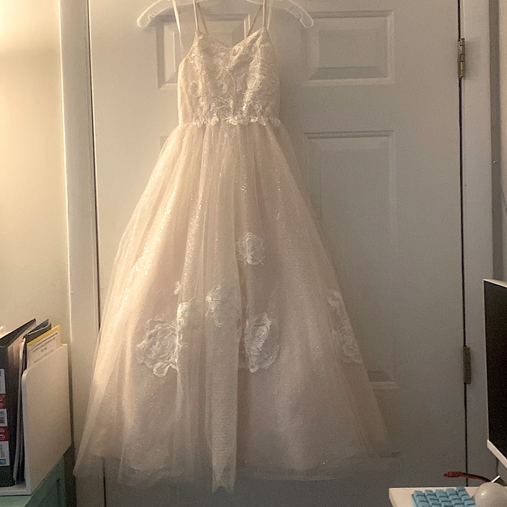 Davids bridal flower girl dress size 7, Color -ivystone, worn once for 4 hours